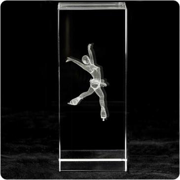 Cubo de cristal con logo predeterminado en 3D con estuche