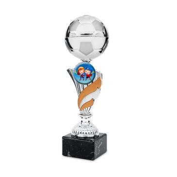 Trofeo pelota de fútbol con toques naranja