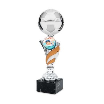Trofeo pelota de fútbol con toques naranja