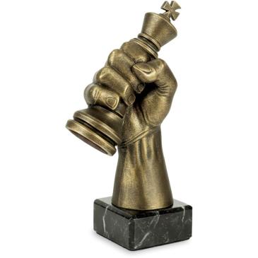 Trofeo mano ajedrez