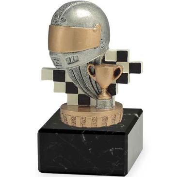 Trofeo motor sobre mármol