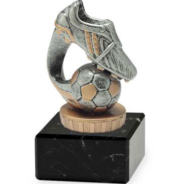 Trofeo bota fútbol sobre mármol