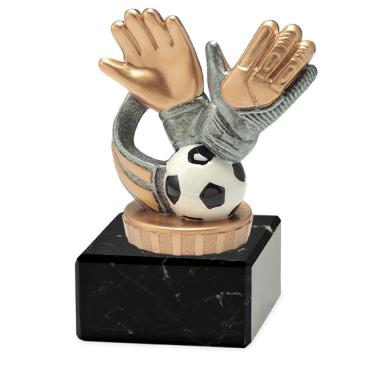 Trofeo guantes portero sobre mármol