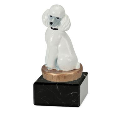 Trofeo perro sobre mármol