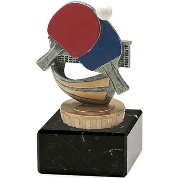 Trofeo tenis de mesa sobre mármol