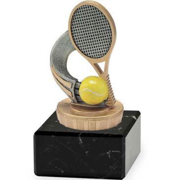 Trofeo tenis sobre mármol