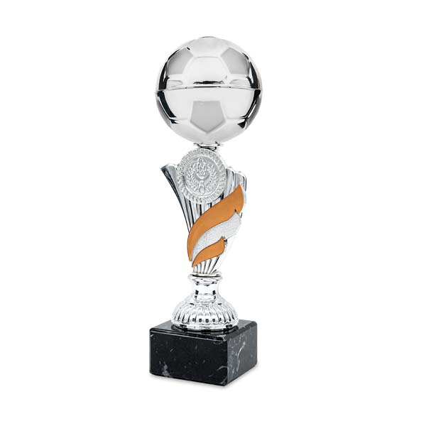 Trofeo pelota de fútbol con toques naranja