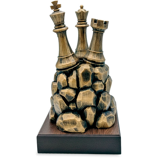 Trofeo fichas ajedrez sobre piedras