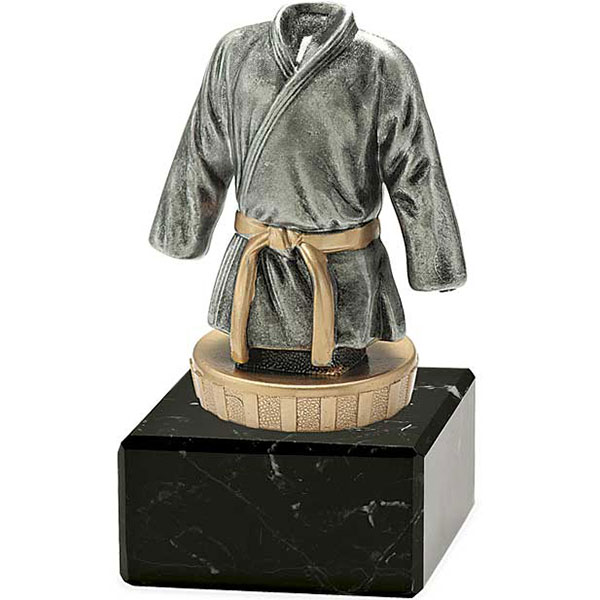 Trofeo artes marciales sobre mármol