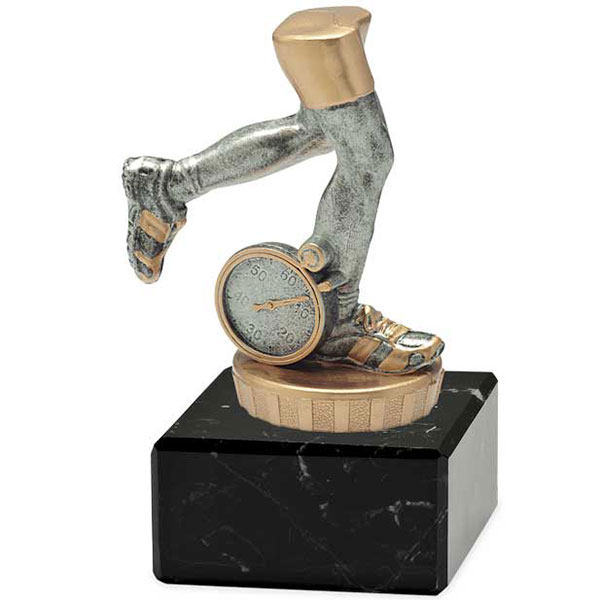 Trofeo atletismo sobre mármol